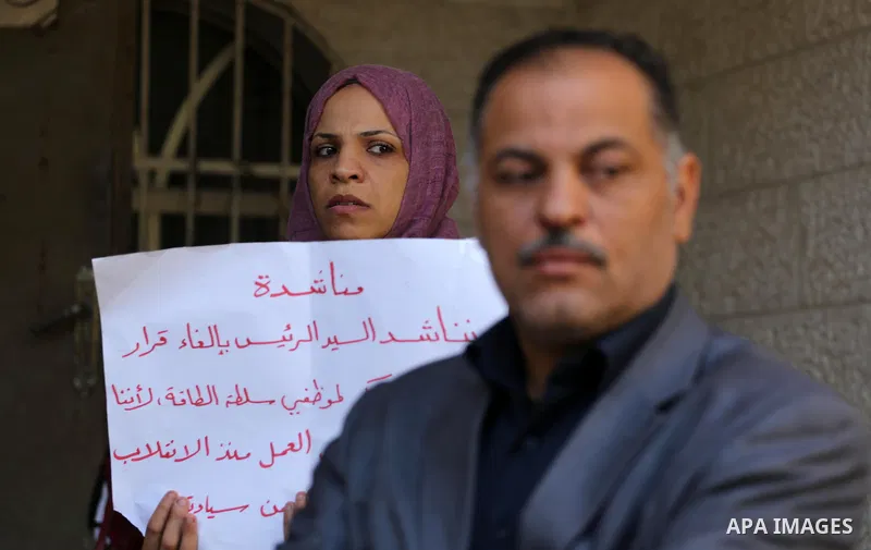 The Palestinian Authority employees in the Gaza Strip take part in a protest demanding their right after Palestinian Authority force them into early retirement in Gaza city on December 3, 2017. Photo by Mohammed Asad