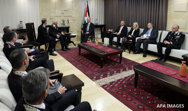 Palestinian Prime Minister, Rami Hamdallah, meets with Commander-in-Chief of the Italian Carpenters, in the West bank city of Ramallah, on December 3 , 2017. Photo by Prime Minister Office