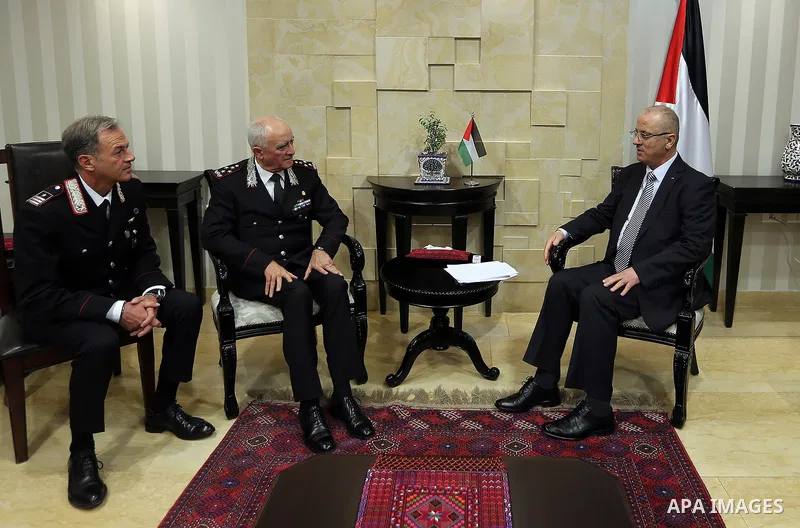 Palestinian Prime Minister, Rami Hamdallah, meets with Commander-in-Chief of the Italian Carpenters, in the West bank city of Ramallah, on December 3 , 2017. Photo by Prime Minister Office