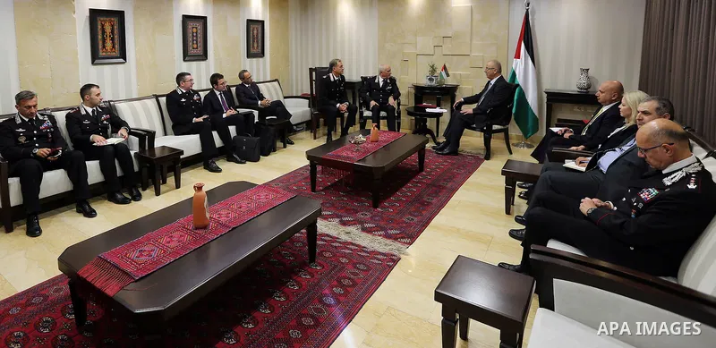 Palestinian Prime Minister, Rami Hamdallah, meets with Commander-in-Chief of the Italian Carpenters, in the West bank city of Ramallah, on December 3 , 2017. Photo by Prime Minister Office