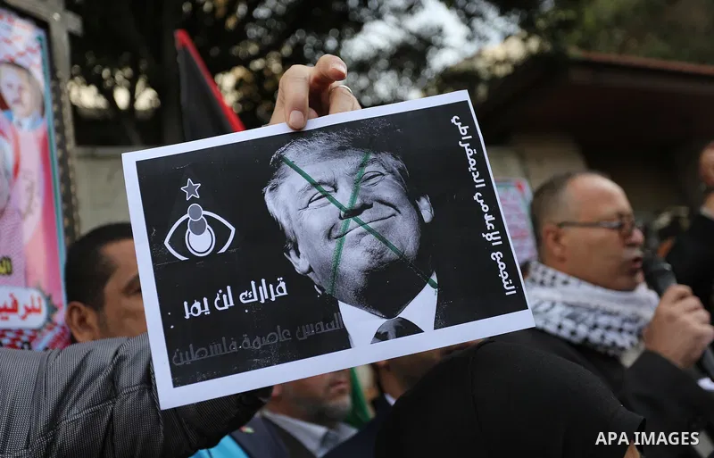Palestinians burn an Israeli flag and a U.S. flag during a protest against Trump's decision to recognize Jerusalem as the capital of Israel, in Gaza City December 11, 2017. Photo by Ashraf Amra