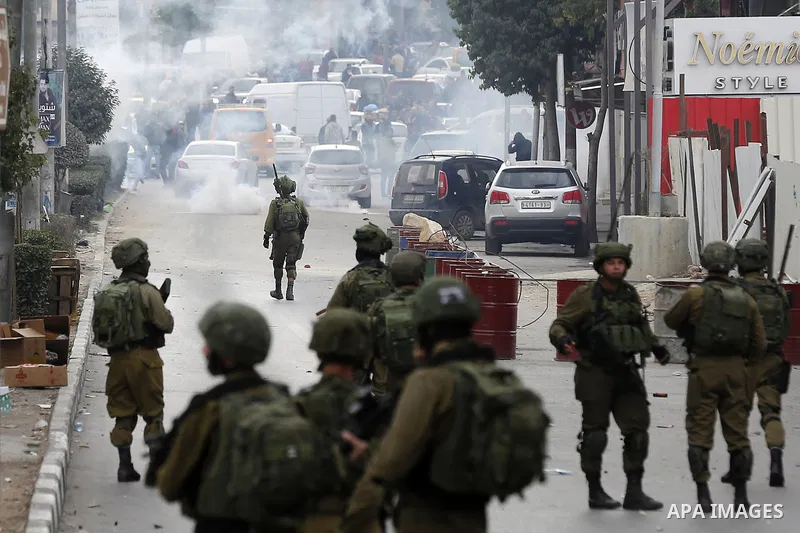 Israeli security forces take position during a demonstration in the West Bank town of Hebron on December 13, 2017. Photo by Wisam Hashlamoun