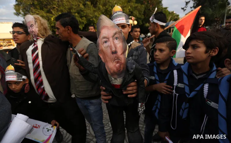 Palestinians take part in a protest against US President Donald Trump's decision to recognise Jerusalem as the capital of Israel in Gaza City, December 13, 2017. Photo by Ashraf Amra