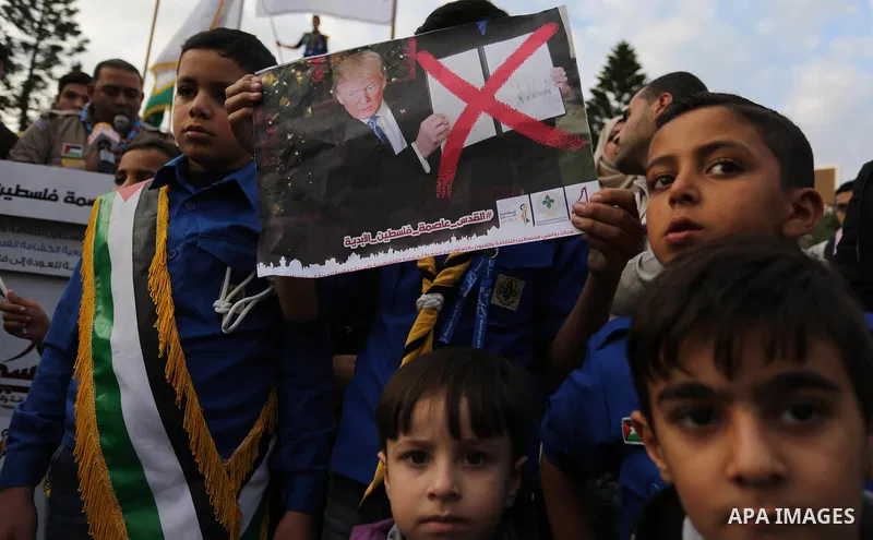 Palestinians take part in a protest against US President Donald Trump's decision to recognise Jerusalem as the capital of Israel in Gaza City, December 13, 2017. Photo by Ashraf Amra
