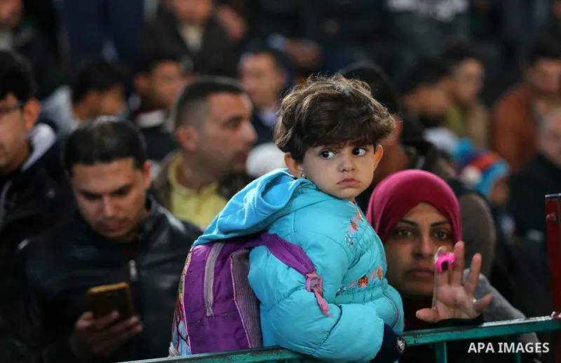 Palestinians wait for travel permits to cross into Egypt through the Rafah border crossing, in Khan Younis in the southern Gaza Strip December 16, 2017. The Palestinian crossing and borders Authority in the Gaza Strip an...