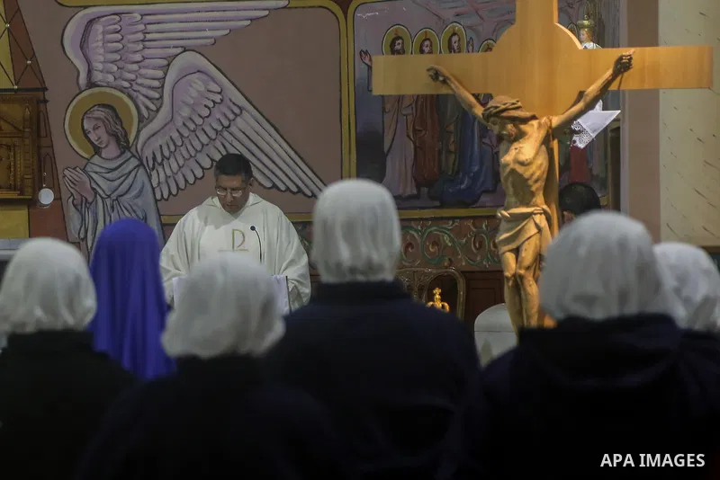 Nuns of the Missionaries of Charity order attend Christmas day mass at the Roman Catholic Church of Holy Family in Gaza City on December 25, 2017. Photo by Mohammed Dahman