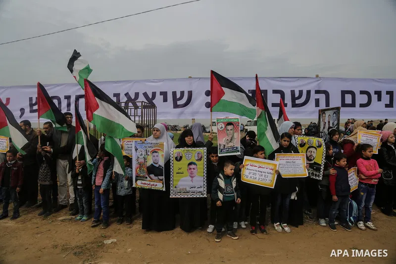 Palestinians take part during a rally in solidarity with Palestinian prisoners held in Israeli jails, in the northern Gaza Strip December 29, 2017. Photo by Mohammed Dahman