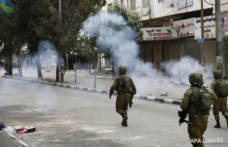 Israeli security forces run in the city centre of the occupied West Bank city of Hebron on December 29, 2017 during clashes with Palestinian demonstrators as protests continue over US President Donald Trump's declaration...
