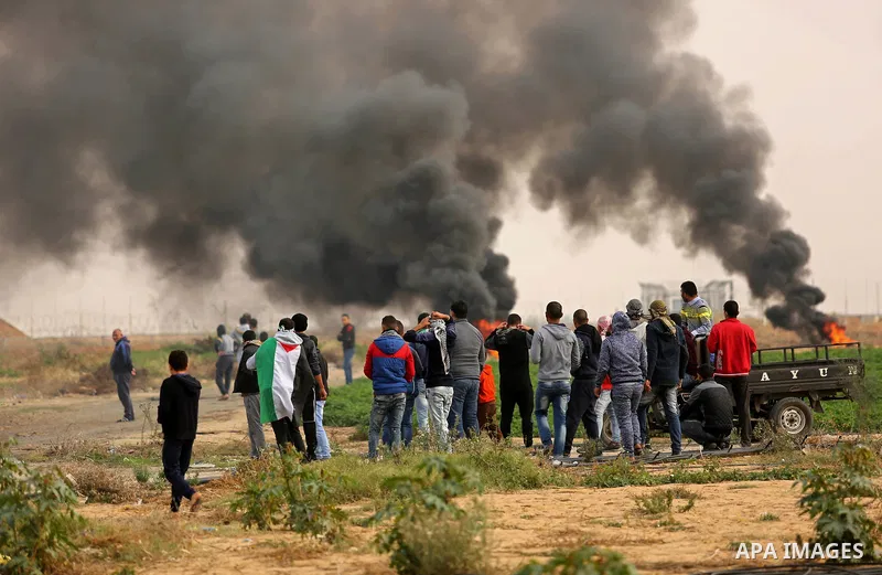 Palestinian protesters clash with Israeli security forces near the border with Israel in the southern Gaza Strip on December 29, 2017, as demonstrations continue over the US president's controversial recognition of Jerus...