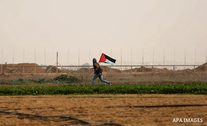Palestinian protesters clash with Israeli security forces near the border with Israel in the southern Gaza Strip on December 29, 2017, as demonstrations continue over the US president's controversial recognition of Jerus...