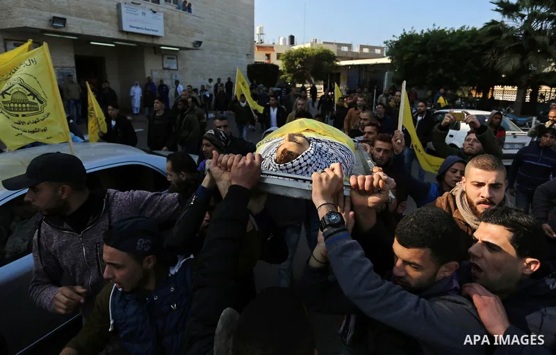 Mourners carry the body of Palestinian Jamal Mesleh, 21, who died of his injuries during clashes with Israeli security forces on Friday outside the hospital, in Dair Al Balah in the central Gaza Strip December 30, 2017....
