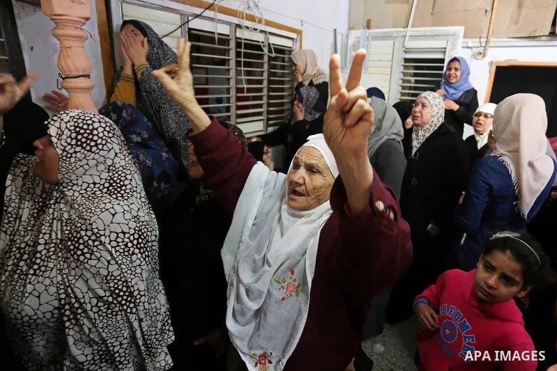 Relatives of Palestinian Jamal Mesleh, who died of his injuries during clashes with Israeli security forces on Friday mourn during his funeral, in the al-Maghazi refugee camp in the central Gaza Strip December 30, 2017....