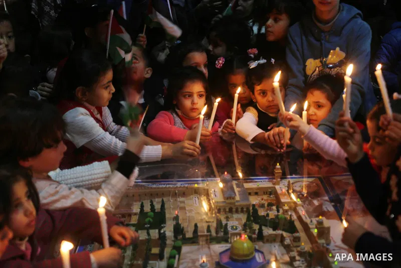 Palestinian children celebrate of New Year festivities, in Gaza City, on December 30, 2017. Photo by Mohammed Asad