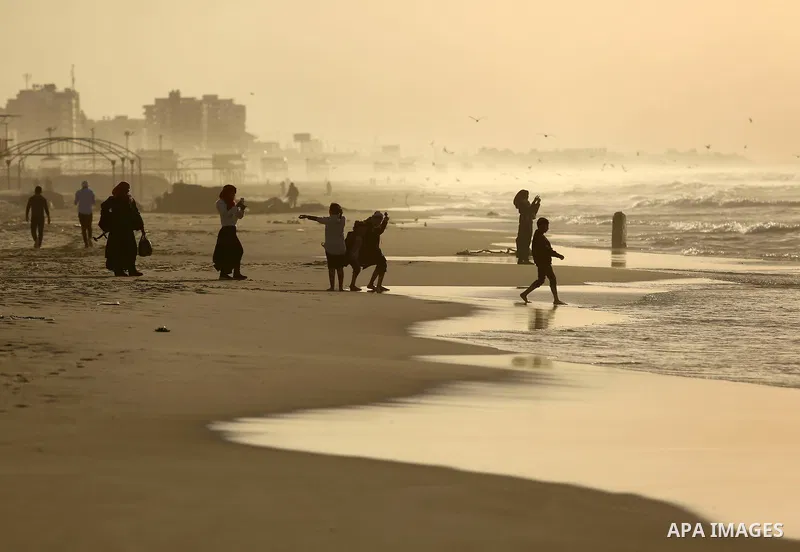 Palestinians enjoy their time on the beach in Gaza City on December 31, 2017 on the last day of the year. Photo by Ashraf Amra