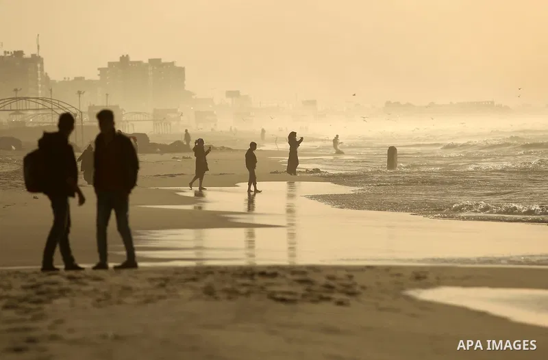 Palestinians enjoy their time on the beach in Gaza City on December 31, 2017 on the last day of the year. Photo by Ashraf Amra