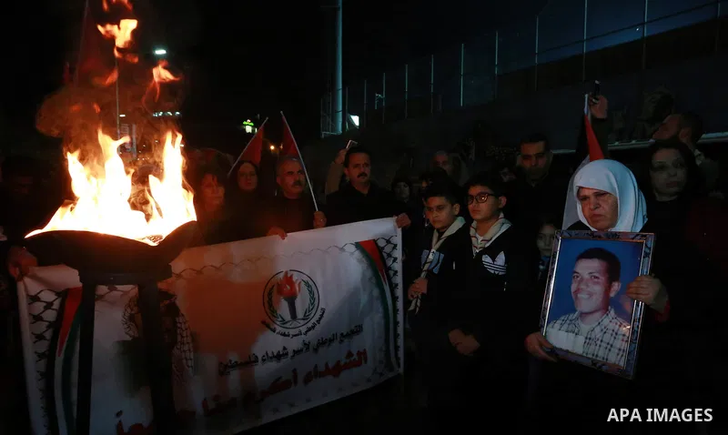 Palestinians carry falmes torches during a rally on the anniversary of Palestinian Martyr's Day in the West Bank city of Nablus, on January 7, 2018. Photo by Shadi Jarar'ah