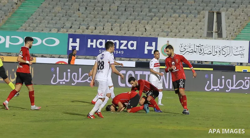 Egypt's al-Ahly and Zamalek players compete during the the Egyptian Premier League football match at the Cairo Stadium in the Egyptian capital on January 8, 2018. Photo by Amr Sayed