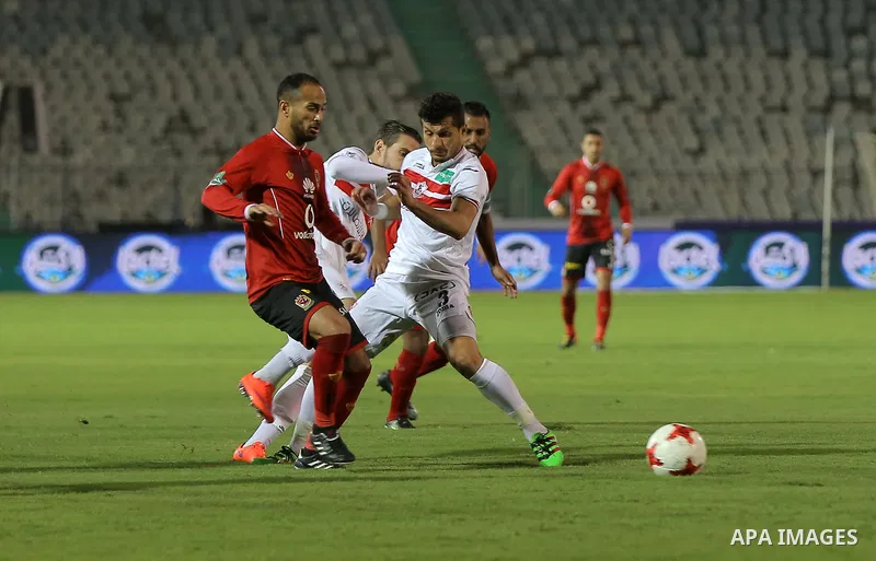 Egypt's al-Ahly and Zamalek players compete during the the Egyptian Premier League football match at the Cairo Stadium in the Egyptian capital on January 8, 2018. Photo by Amr Sayed