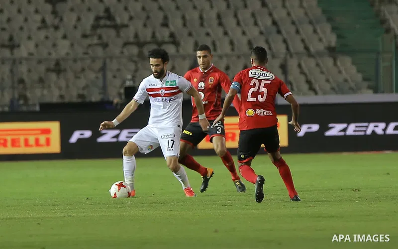 Egypt's al-Ahly and Zamalek players compete during the the Egyptian Premier League football match at the Cairo Stadium in the Egyptian capital on January 8, 2018. Photo by Amr Sayed