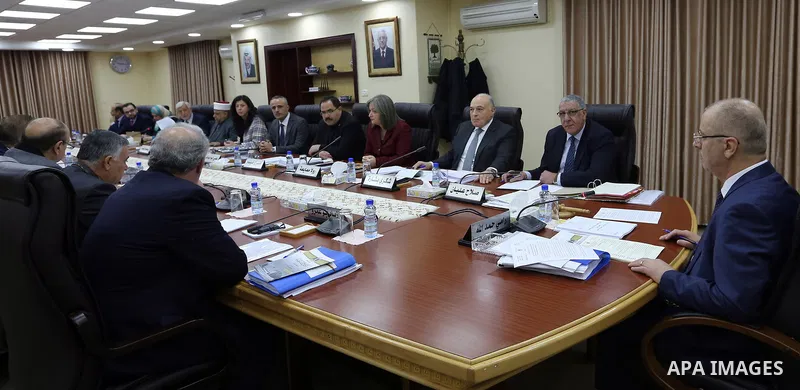 Palestinian Prime Minister, Rami Hamdallah, chairs a meeting of of council of Ministers in the West Bank city of Ramallah on January 9, 2018. Photo by Prime Minister Office