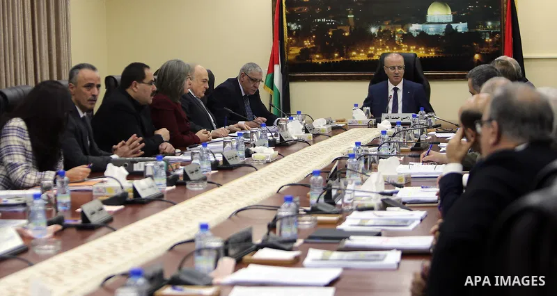 Palestinian Prime Minister, Rami Hamdallah, chairs a meeting of of council of Ministers in the West Bank city of Ramallah on January 9, 2018. Photo by Prime Minister Office