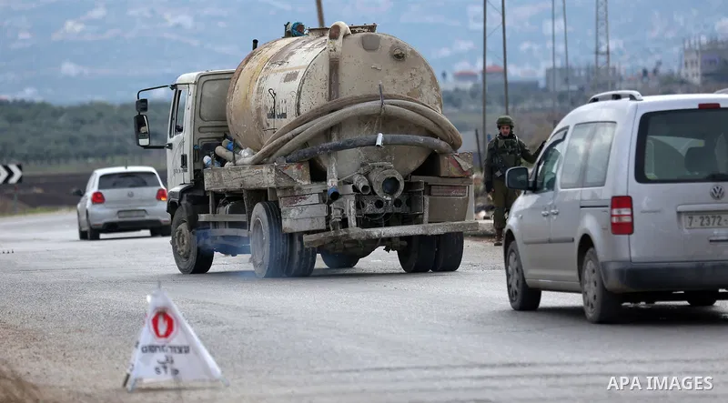 Israeli forces close a road on January 10, 2018 in the area where a 35-year-old Israeli rabbi was killed late the previous day while driving near the wildcat settlement where he lived, around the West Bank village of Jit...