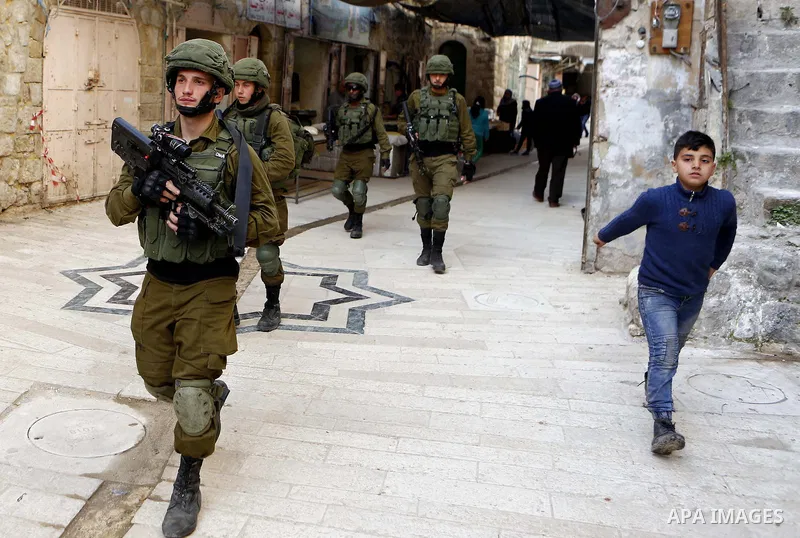 Israeli security forces patrol in the Old town in the West Bank city of Hebron on January 14, 2018. Photo by Wisam Hashlamoun