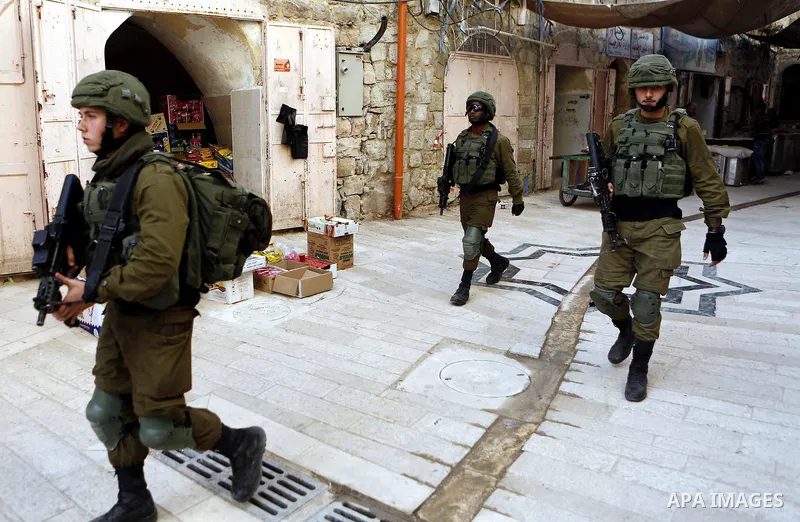 Israeli security forces patrol in the Old town in the West Bank city of Hebron on January 14, 2018. Photo by Wisam Hashlamoun