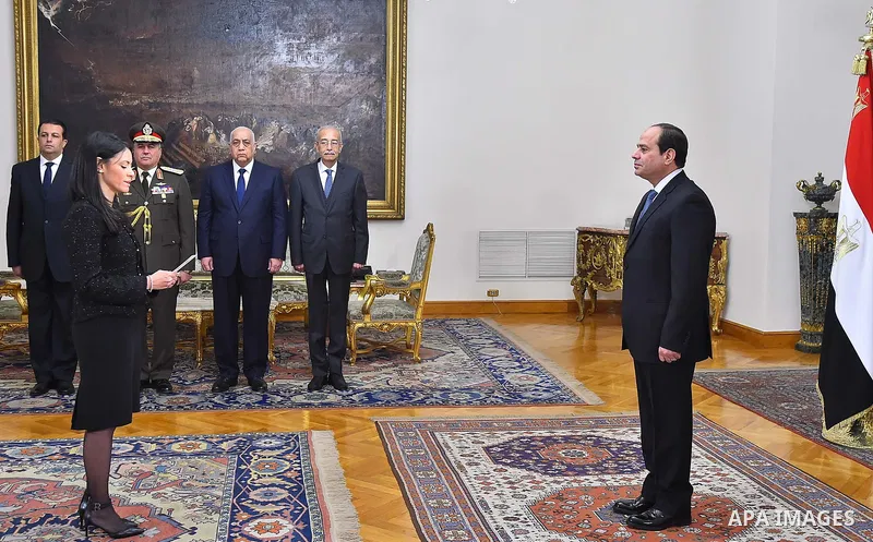 Egyptian President Abdel-Fattah el-Sissi, right, listens to the new ministers during a swearing-in ceremony for new cabinet ministers, in Cairo, Egypt, on January 14, 2018. Photo by Egyptian President Office