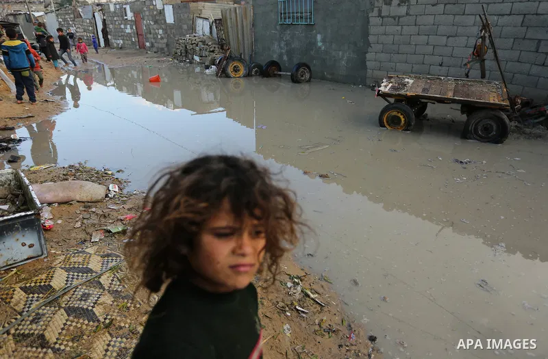 A Palestinian boy stands outside his dwelling in Khan Younis in the southern Gaza Strip January 15, 2018. Photo by Ashraf Amra