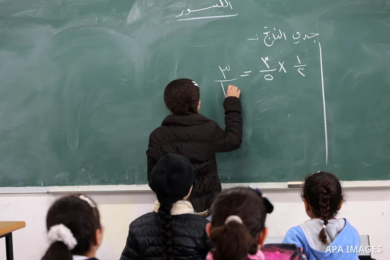 Palestinian schoolgirls attend a class at a school belonging to the United Nations Relief and Works Agency for Palestine Refugees (UNRWA) in Gaza City on January 22, 2018. Photo by Mohammed Asad