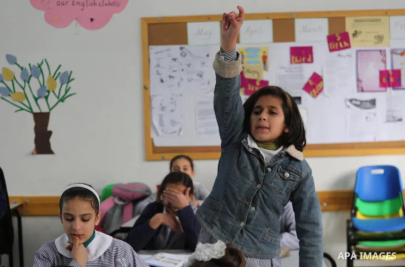 Palestinian schoolgirls attend a class at a school belonging to the United Nations Relief and Works Agency for Palestine Refugees (UNRWA) in Gaza City on January 22, 2018. Photo by Mohammed Asad