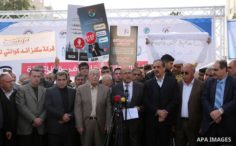Palestinians take part in a protest against the siege on Gaza and the economic situation, in Gaza city on January 22, 2018. Photo by Ashraf Amra
