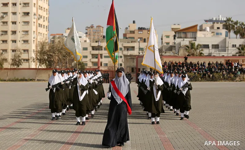 Palestinian police women show their skills during a graduation ceremony, in Gaza city on January 22, 2018. Photo by Ashraf Amra