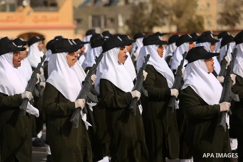 Palestinian police women show their skills during a graduation ceremony, in Gaza city on January 22, 2018. Photo by Ashraf Amra