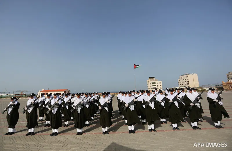 Palestinian police women show their skills during a graduation ceremony, in Gaza city on January 22, 2018. Photo by Ashraf Amra