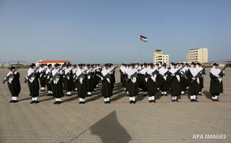 Palestinian police women show their skills during a graduation ceremony, in Gaza city on January 22, 2018. Photo by Ashraf Amra