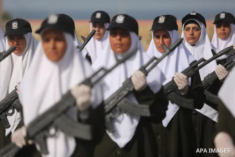 Palestinian police women show their skills during a graduation ceremony, in Gaza city on January 22, 2018. Photo by Ashraf Amra