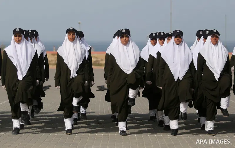 Palestinian police women show their skills during a graduation ceremony, in Gaza city on January 22, 2018. Photo by Ashraf Amra