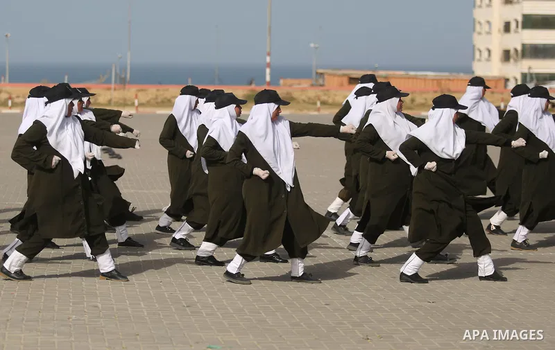 Palestinian police women show their skills during a graduation ceremony, in Gaza city on January 22, 2018. Photo by Ashraf Amra
