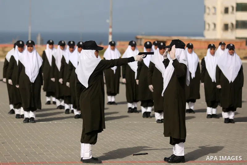 Palestinian police women show their skills during a graduation ceremony, in Gaza city on January 22, 2018. Photo by Ashraf Amra