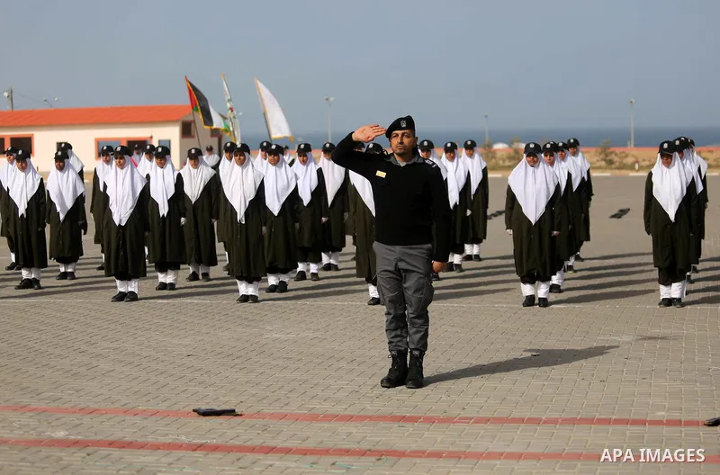 Palestinian police women show their skills during a graduation ceremony, in Gaza city on January 22, 2018. Photo by Ashraf Amra
