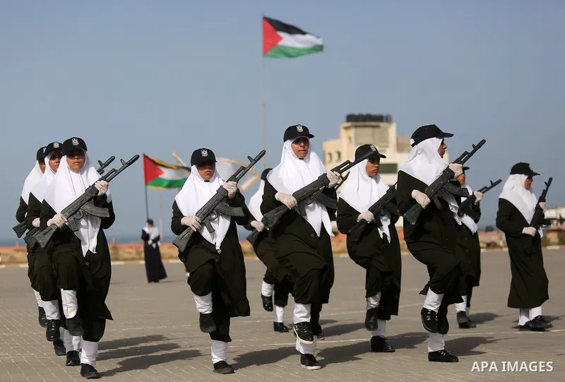 Palestinian police women show their skills during a graduation ceremony, in Gaza city on January 22, 2018. Photo by Ashraf Amra
