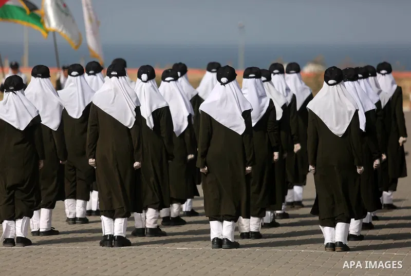 Palestinian police women show their skills during a graduation ceremony, in Gaza city on January 22, 2018. Photo by Ashraf Amra