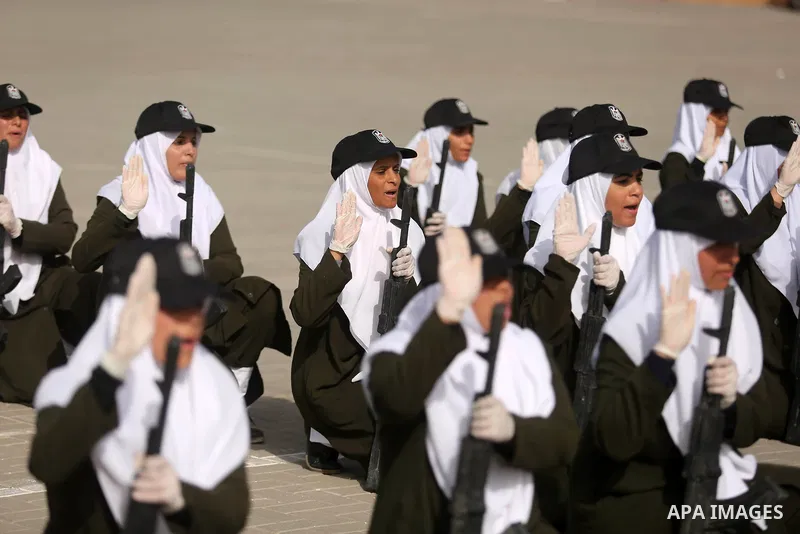 Palestinian police women show their skills during a graduation ceremony, in Gaza city on January 22, 2018. Photo by Ashraf Amra