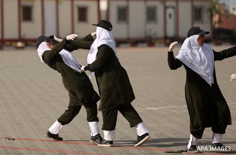 Palestinian police women show their skills during a graduation ceremony, in Gaza city on January 22, 2018. Photo by Ashraf Amra