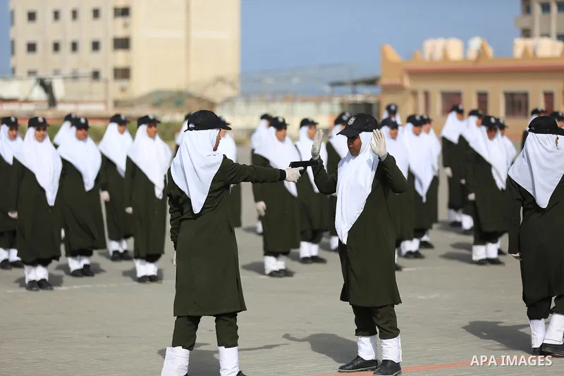 Palestinian police women show their skills during a graduation ceremony, in Gaza city on January 22, 2018. Photo by Atia Darwish