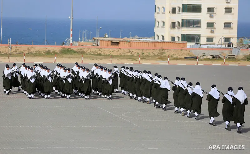 Palestinian police women show their skills during a graduation ceremony, in Gaza city on January 22, 2018. Photo by Atia Darwish