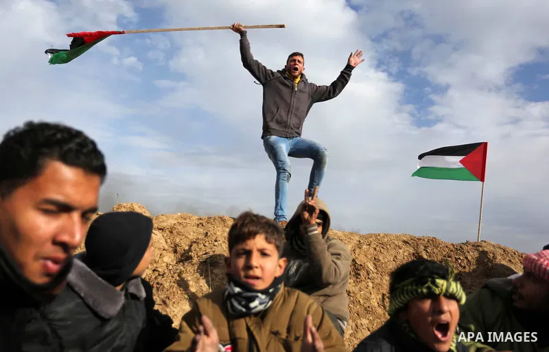 Palestinian protesters clash with Israeli security forces, as Palestinians call for 'a day of rage' against US President Donald Trump's decision to recognise Jerusalem as the capital of Israel, near the border with Israe...