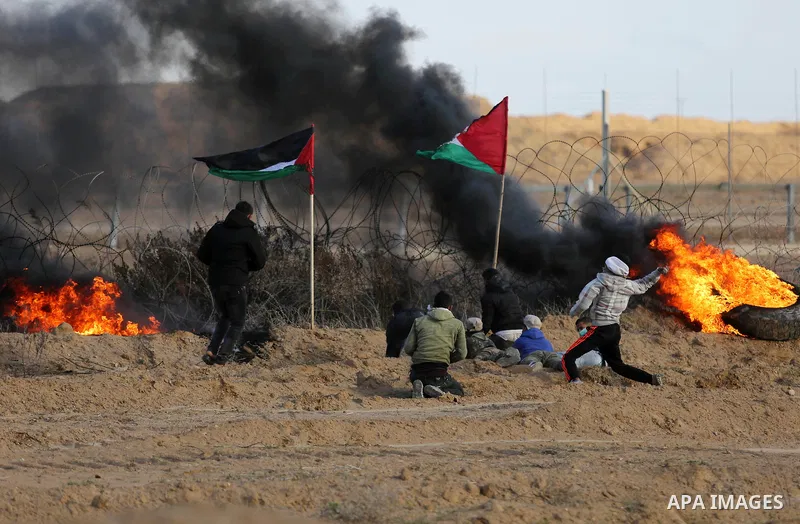 Palestinian protesters clash with Israeli security forces, as Palestinians call for 'a day of rage' against US President Donald Trump's decision to recognise Jerusalem as the capital of Israel, near the border with Israe...